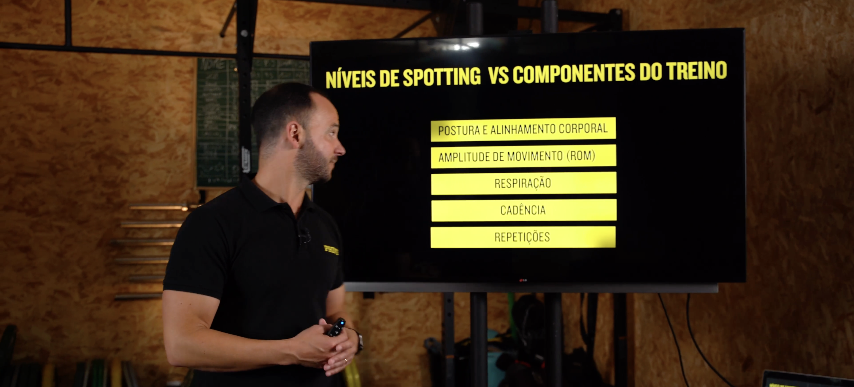SPOTTING E SALA DE EXERCÍCIO